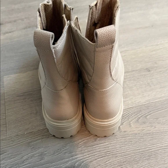 NWOT Zip-Front Quilted Ankle Boot in Light Beige - Picture 2 of 8